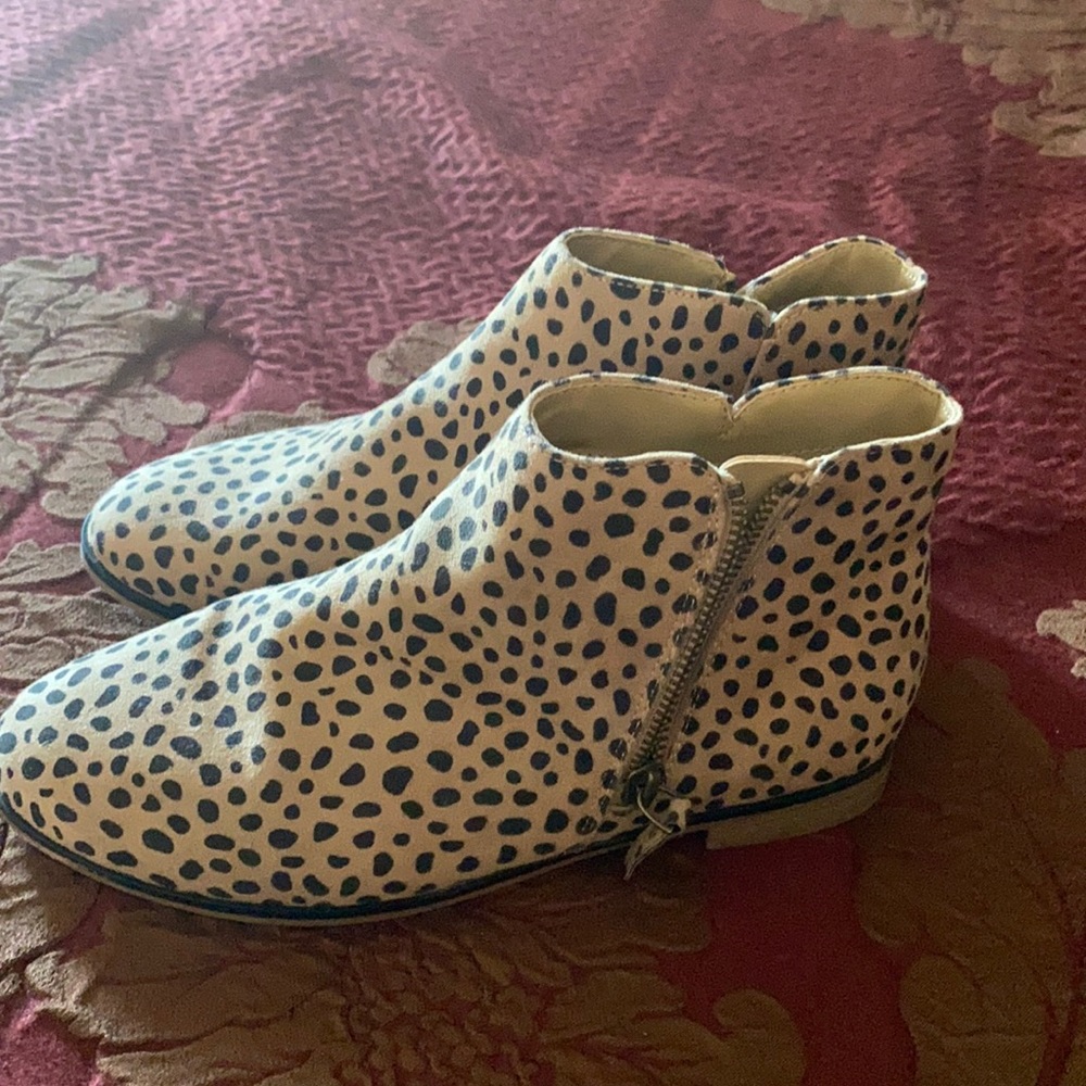 Cheetah bottles